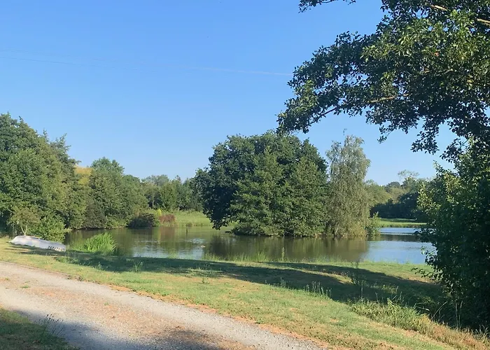 La Chenerie 게스트하우스 4*